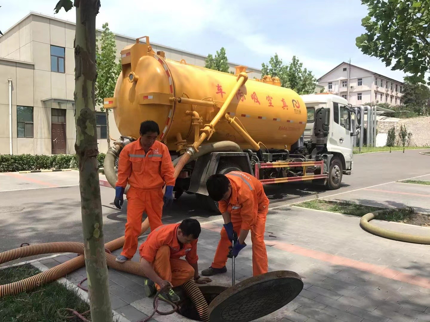 墨竹工卡化粪池清理与5-8吨吸粪车施工效率分析